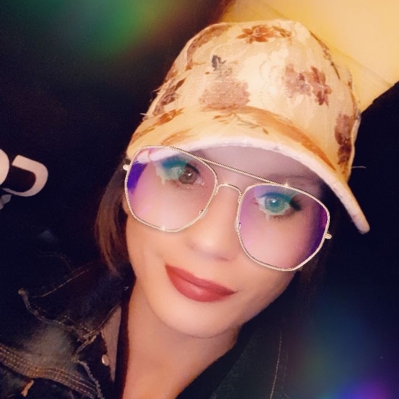 Meet your Posher, Lainey - Picture 13 of 16